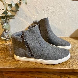 Kenneth Cole sneakers